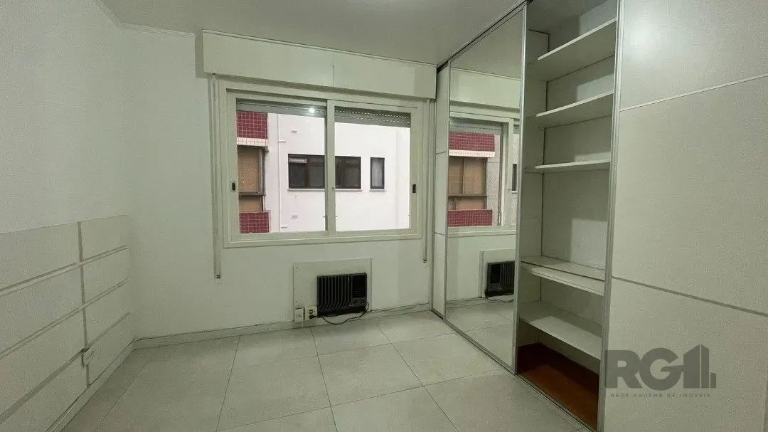 Excelente duplex de 2 dormitórios semi mobiliado. Living da parte inferior com espaço que  - Foto 10