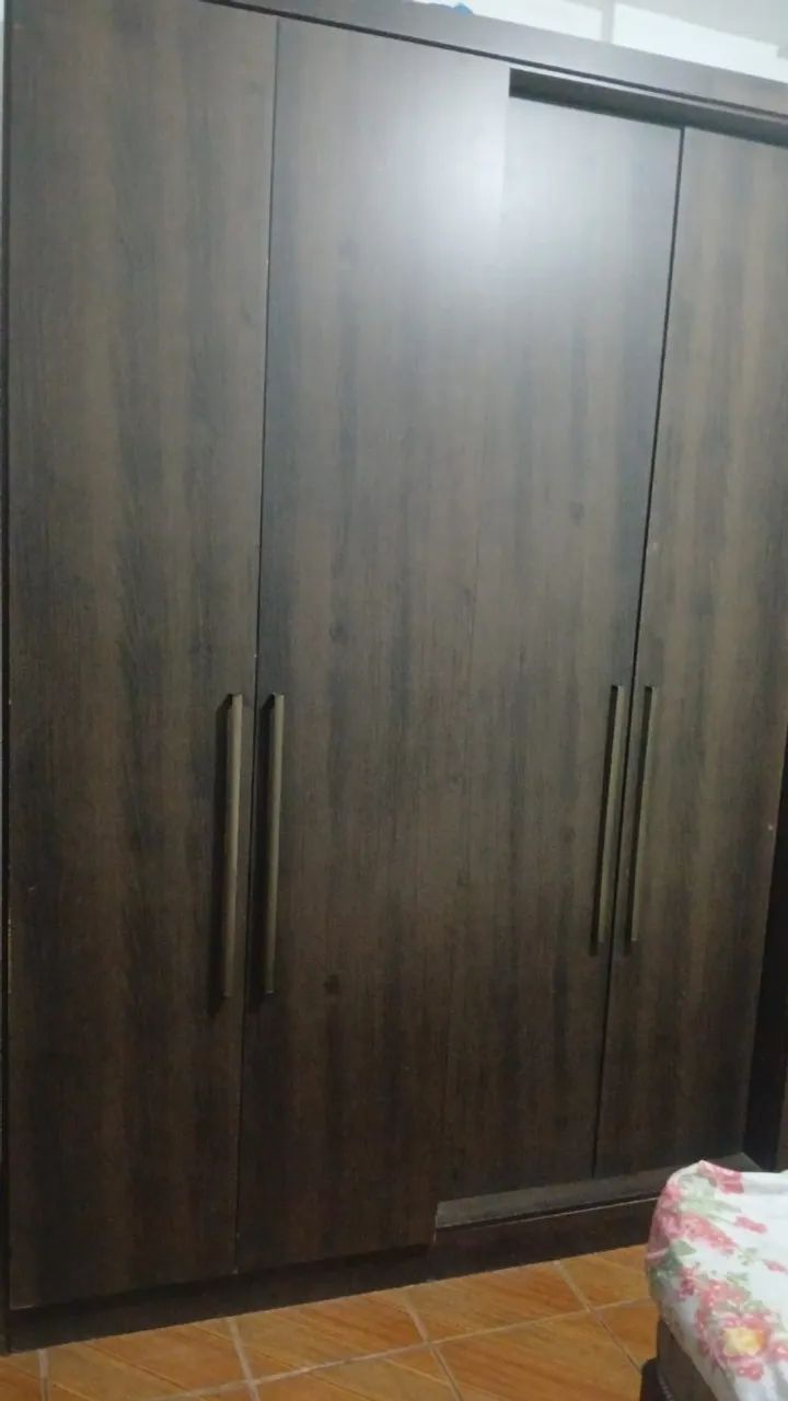 guarda roupas semi novo só um ano de uso