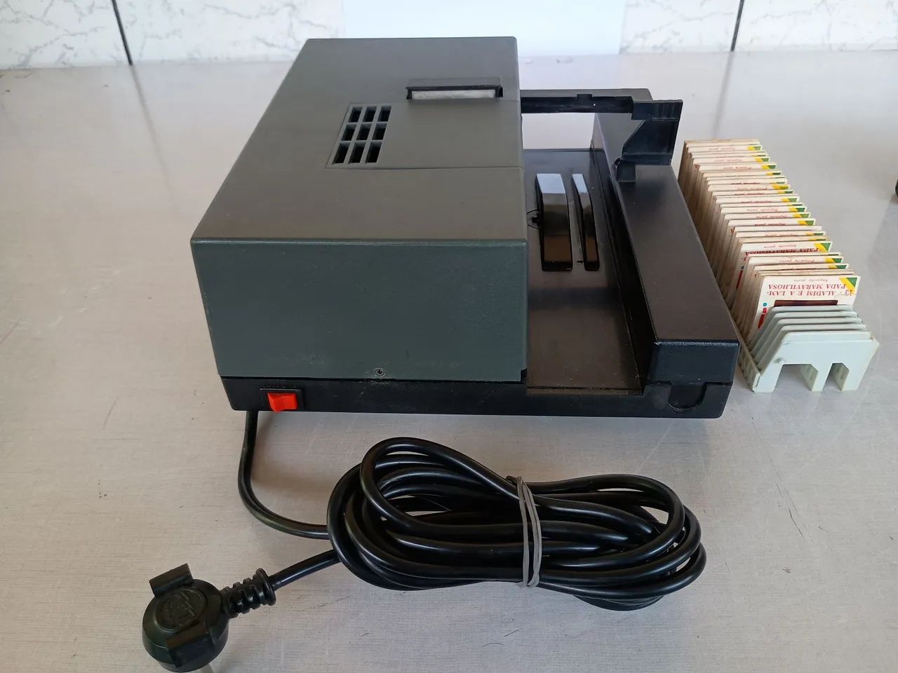 Projetor de slides IEC  MA-150 FUNCIONANDO COM FILME DO ALADIM  - Foto 2