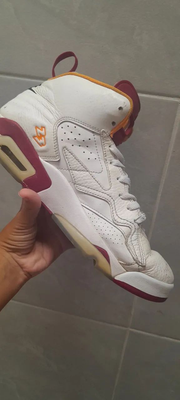 Air Jordan Retro Vermelho e Branco Calçados Brasília