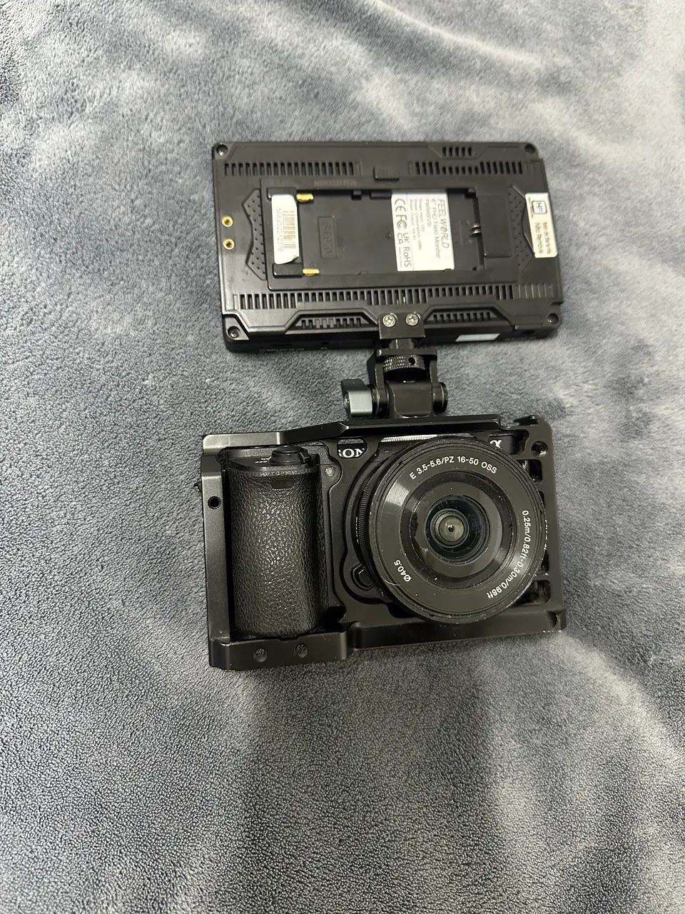 Sony a6500 + cage + monitor feelworld - Foto 2