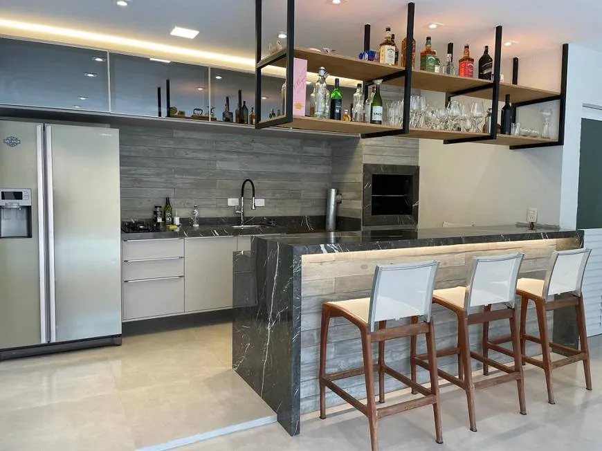 Linda Casa totalmente mobiliado para Locação Bairro Água Verde - 270 m2  - 3 quartos  - 4 