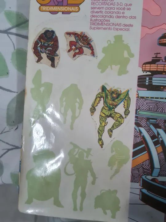 Álbuns super powers faltando 22 figurinhas  - Foto 5