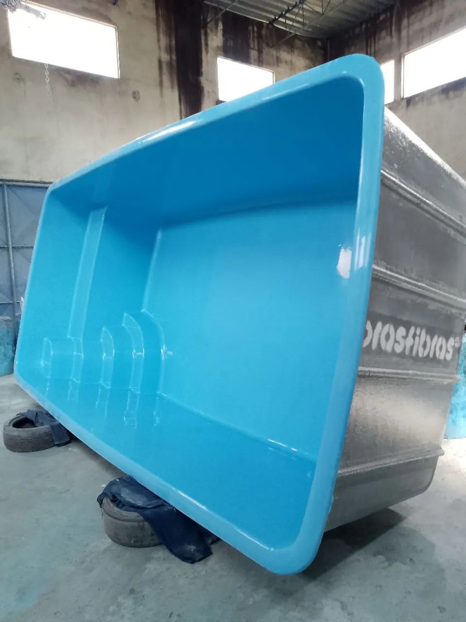 Piscina de fibra azul