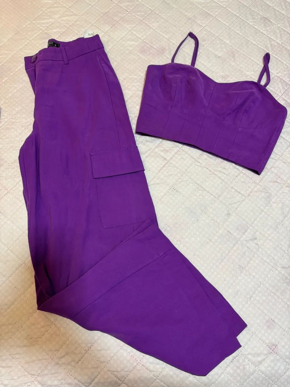 Conjunto cropped e calça cargo roxo