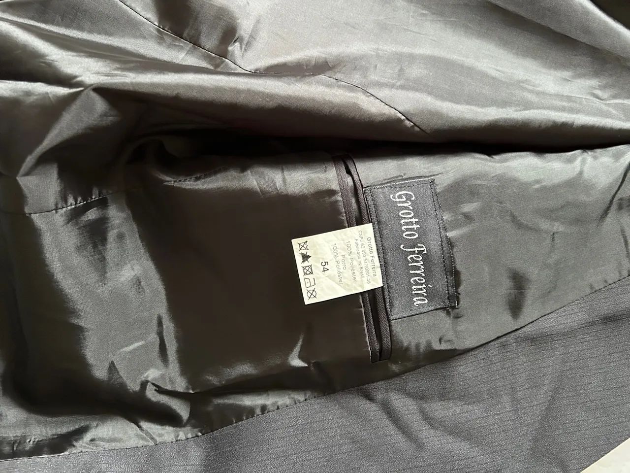 Terno Preto com Detalhes Prateados - Foto 4