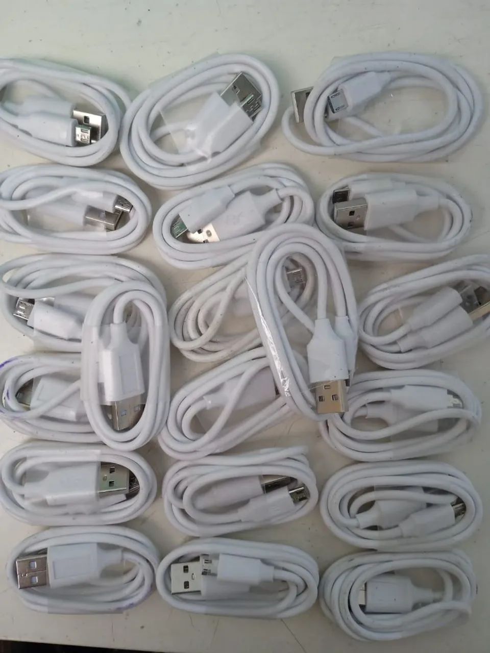 Vendo lote de cabo fones e caixinha 