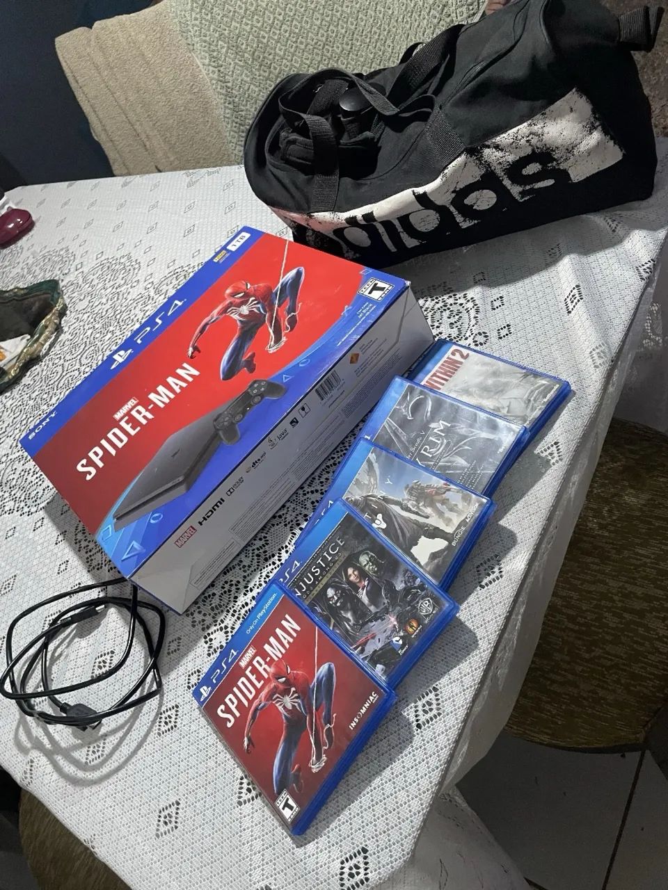 PS4 - Slim + Jogos 