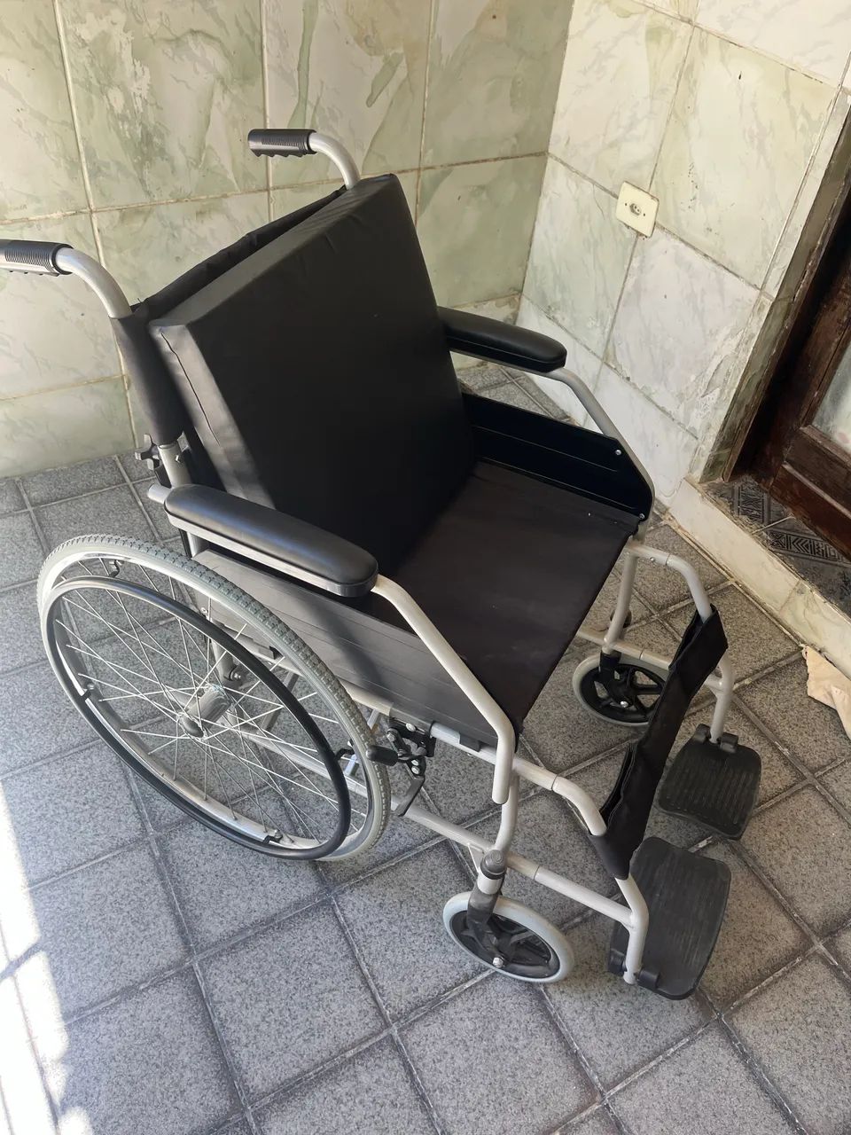 CADEIRA DE RODAS NOVA  - Foto 2