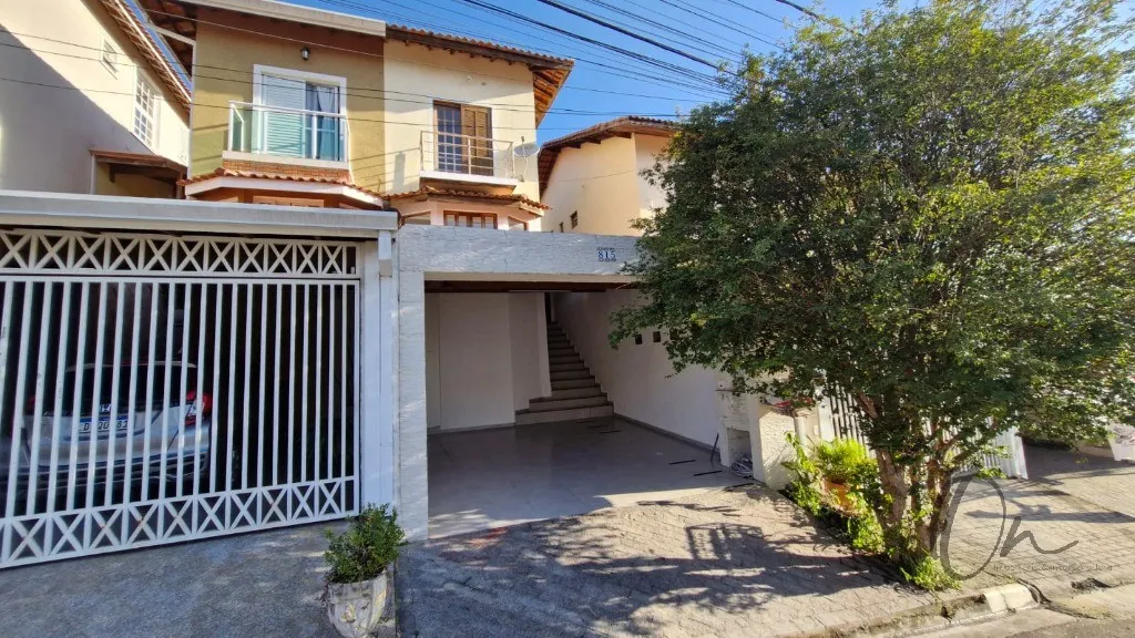 Casa em Condomínio de Luxo em Cotia-SP, Jardim Rio das Pedras: 2 Quartos, 1 Suíte, 2 Salas