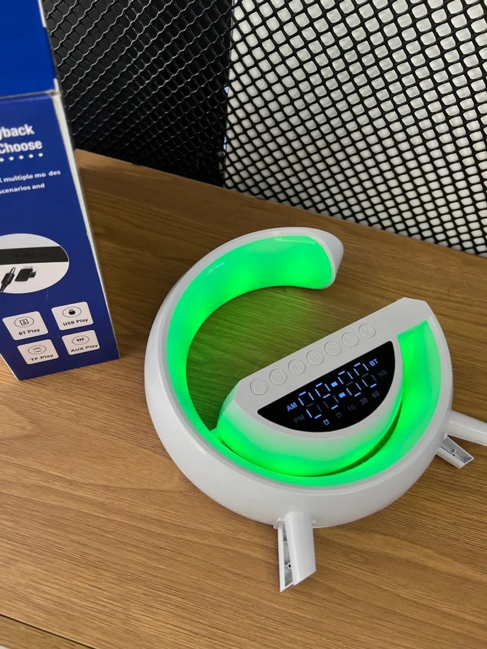 Luminária de Mesa LED com Bluetooth e Carregamento