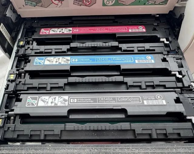 Impressora HP Color LaserJet CP1215 - Praticamente nova - Foto 4