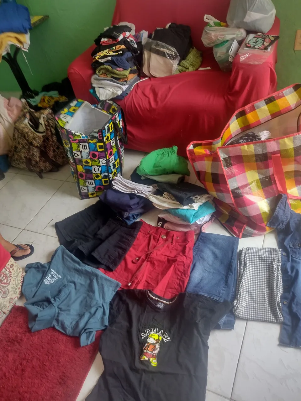 Lote de roupas masculinas e femininas