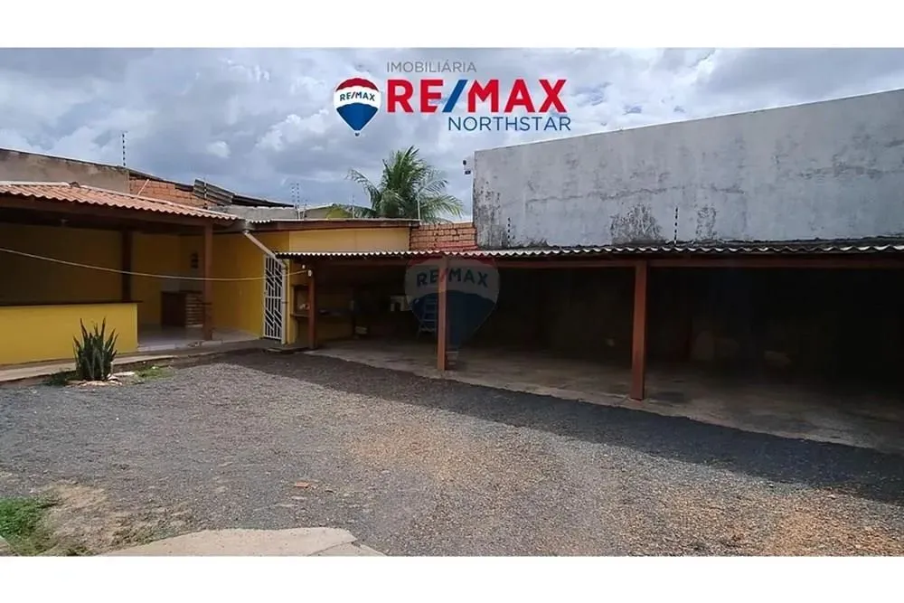 Ótimo imóvel no Bairro Mecejana com 3 suítes e banheiro social