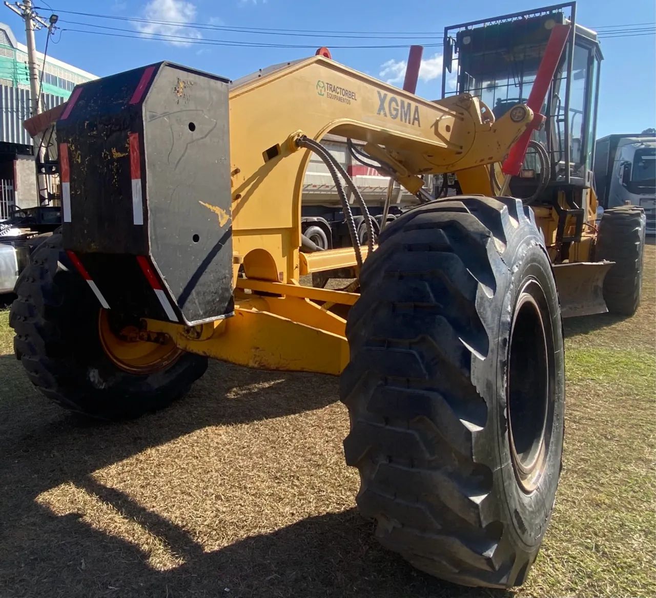 Motoniveladora Patrol XGMA com 4900 horas !!