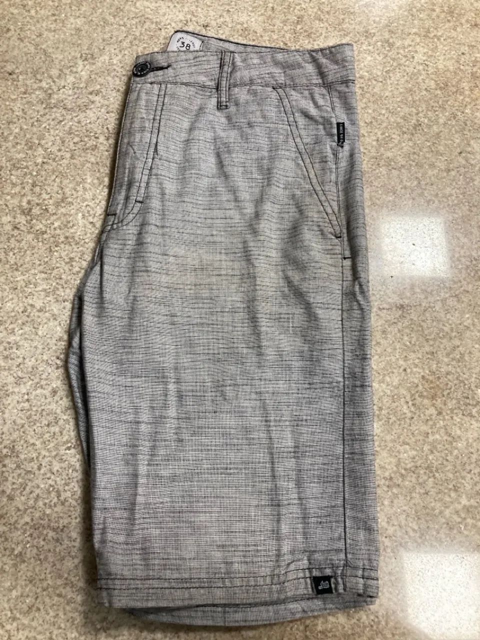 Bermuda Masculina Lost Cinza