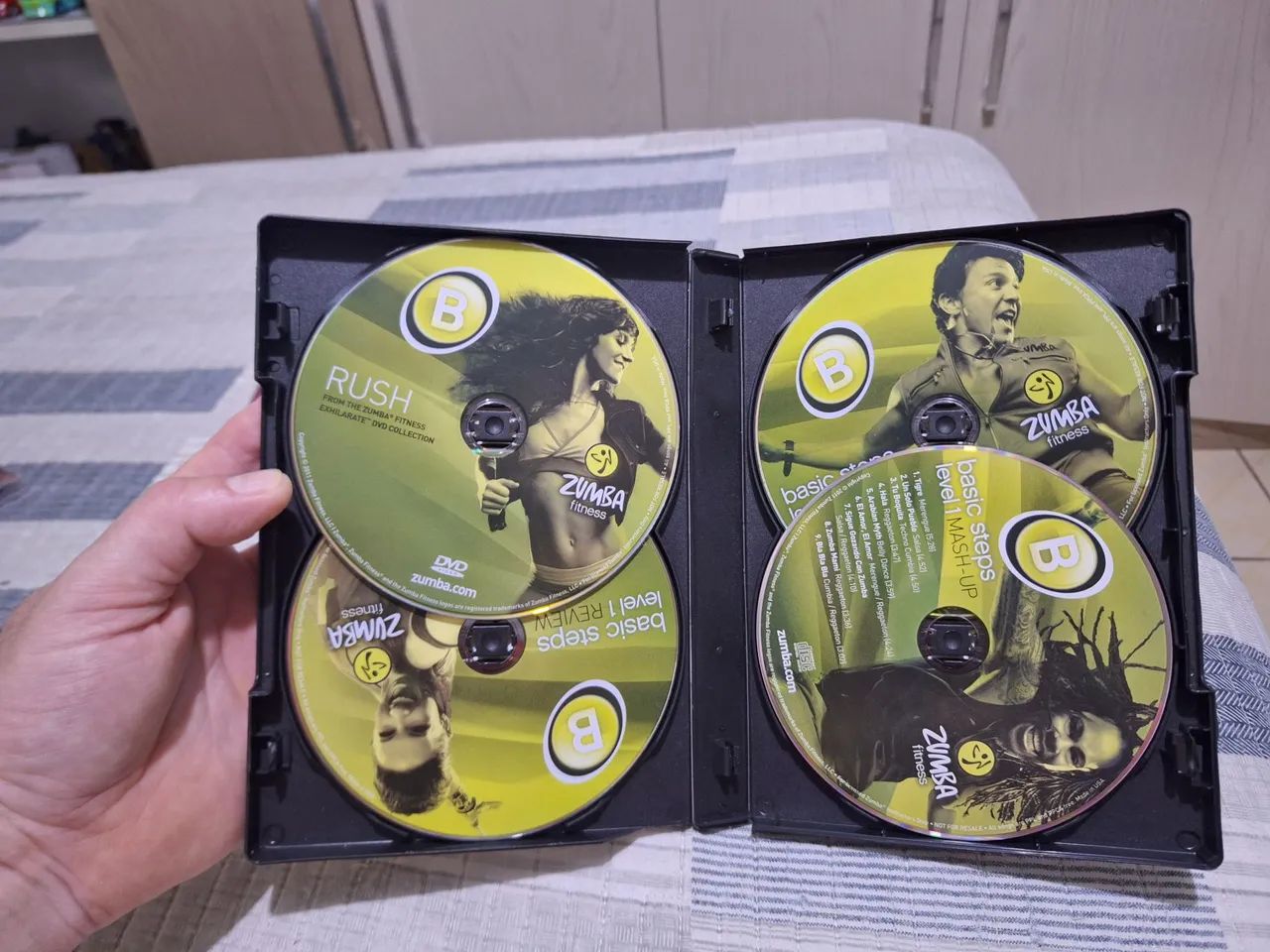 Apreda a ZUMBA 2 cds e 2 DVD . - Foto 3