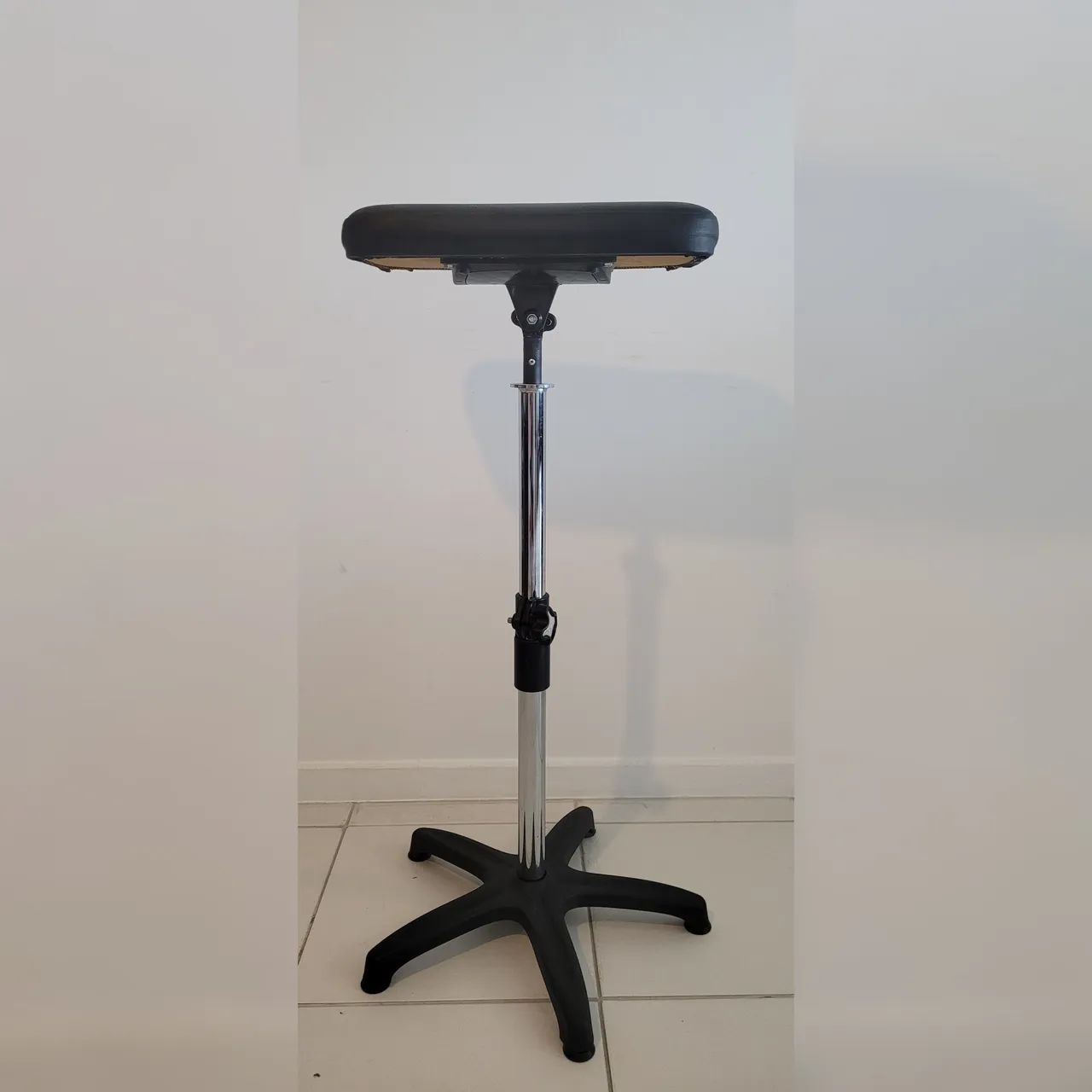 Apoio de braço para tatuador com regulagem - Foto 2