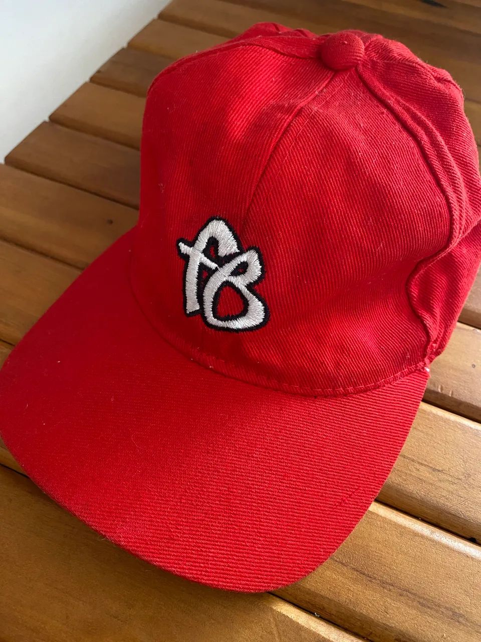 Boné Fubu vermelho  - Foto 3