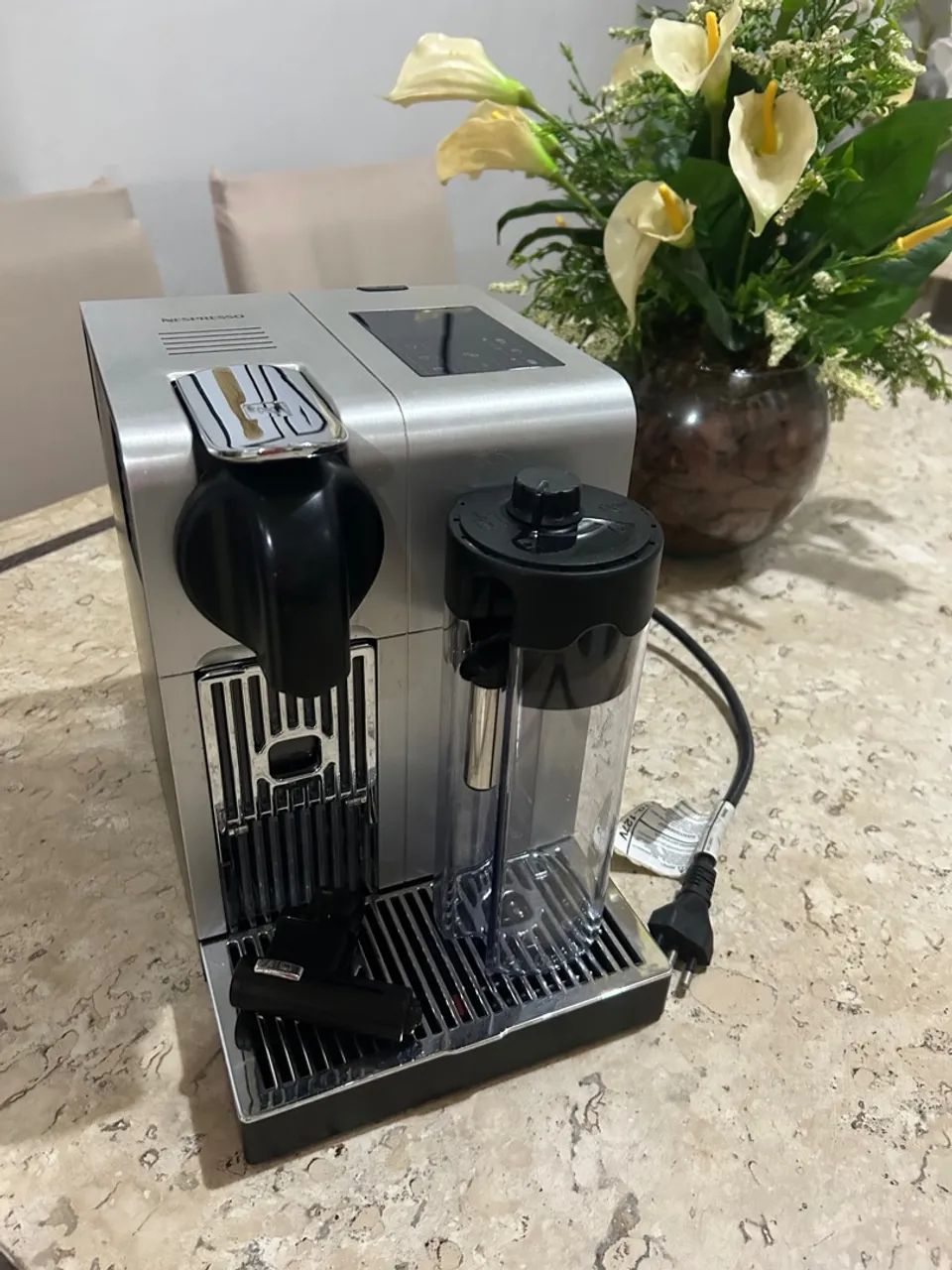 Cafeteira Nespresso Latissima 