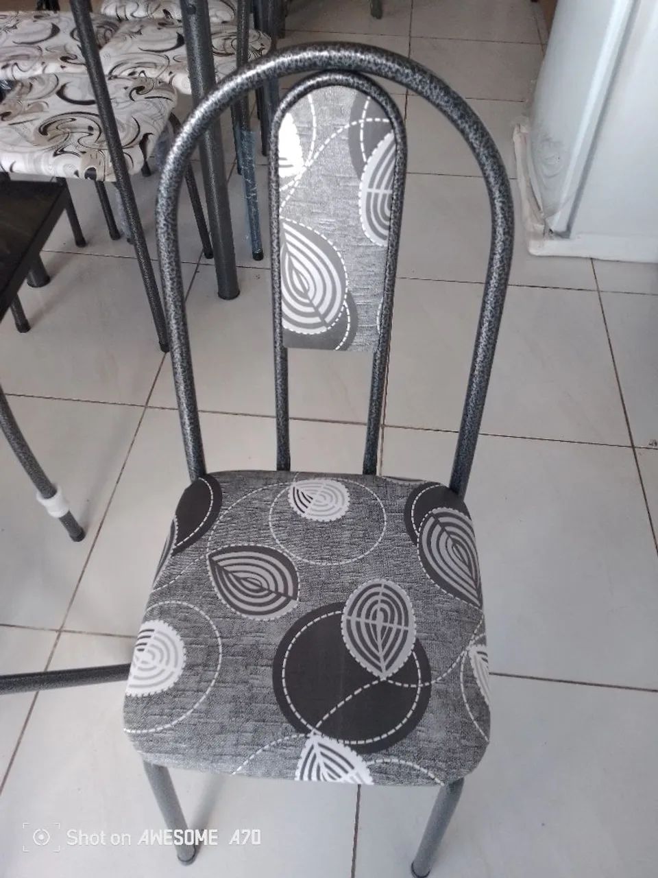 Conjunto de mesa com 4 cadeiras com entrega e montagem grátis  - Foto 4