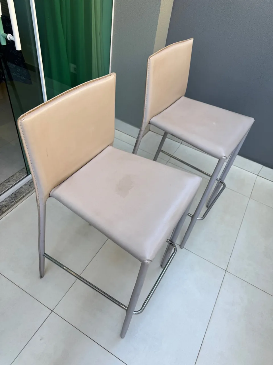 2 Banquetas com encosto