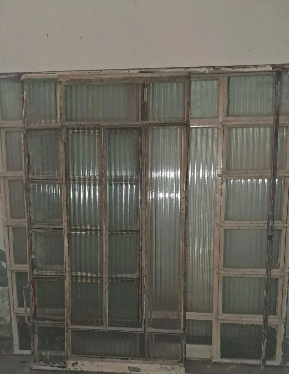 AGORA VOCÊ LEVA! JANELAS ANTIGAS DE FERRO COM VIDROS. - Foto 2