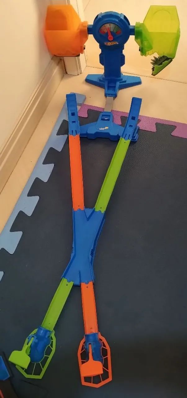 Pista Hot Wheels - balança 