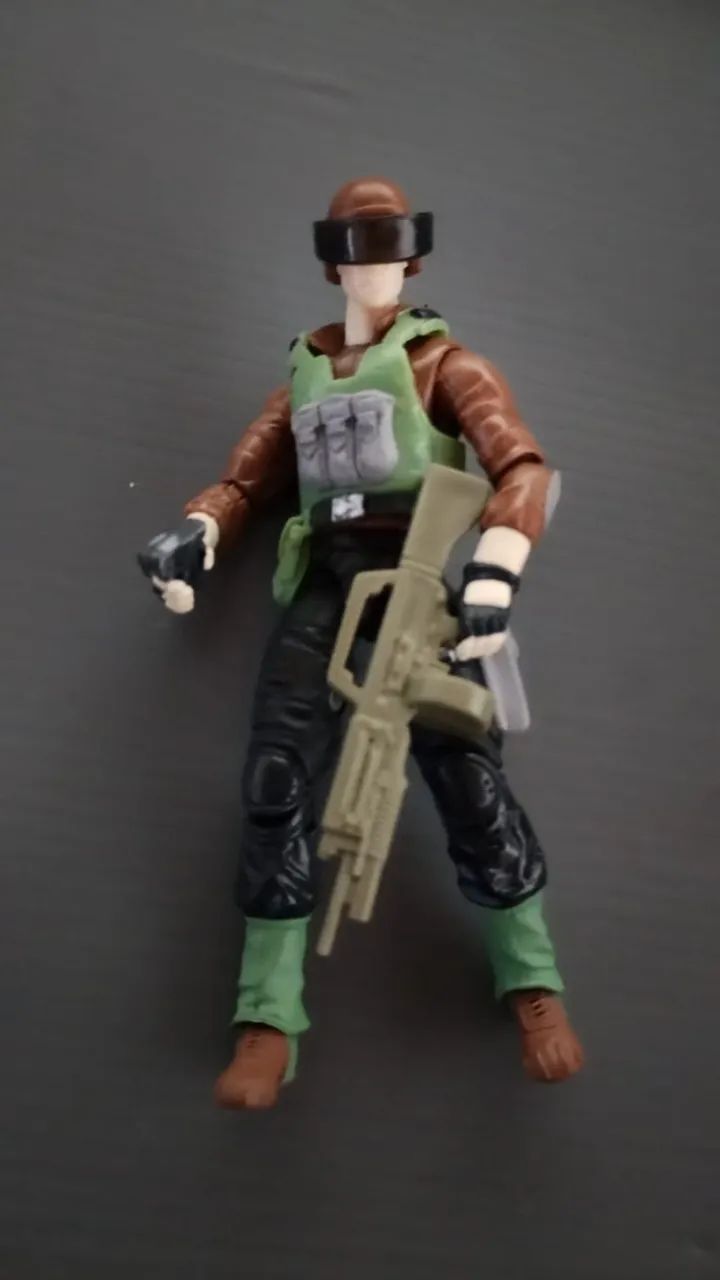 GIJoe ROC ?Sgt.Thunderblast? (acompanha o veículo ?Armored Panther?)