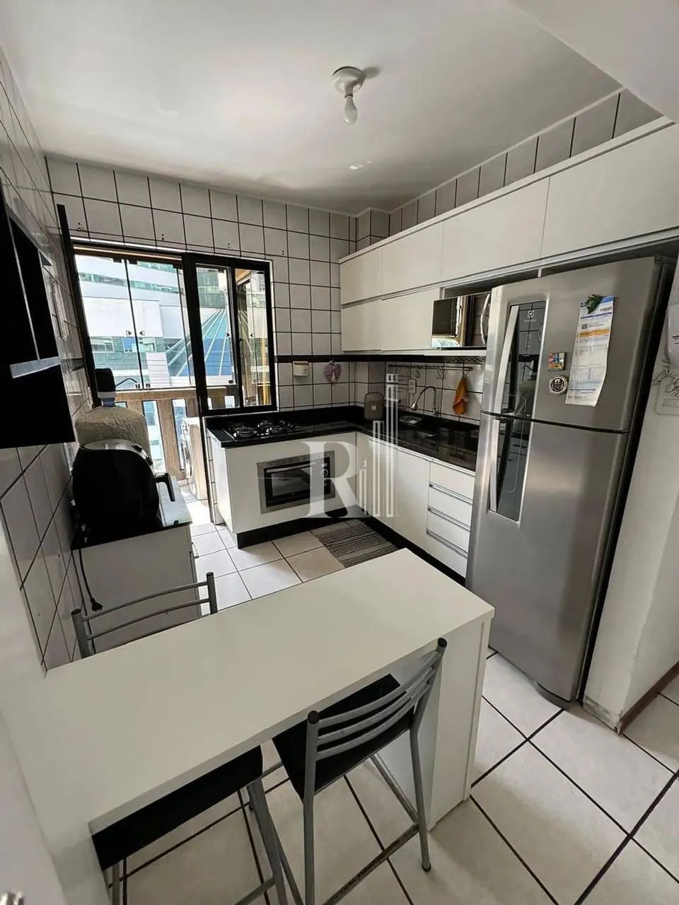Excelente apartamento à venda mobiliado em Meia Praia Itapema á 700 metros do mar - Foto 5