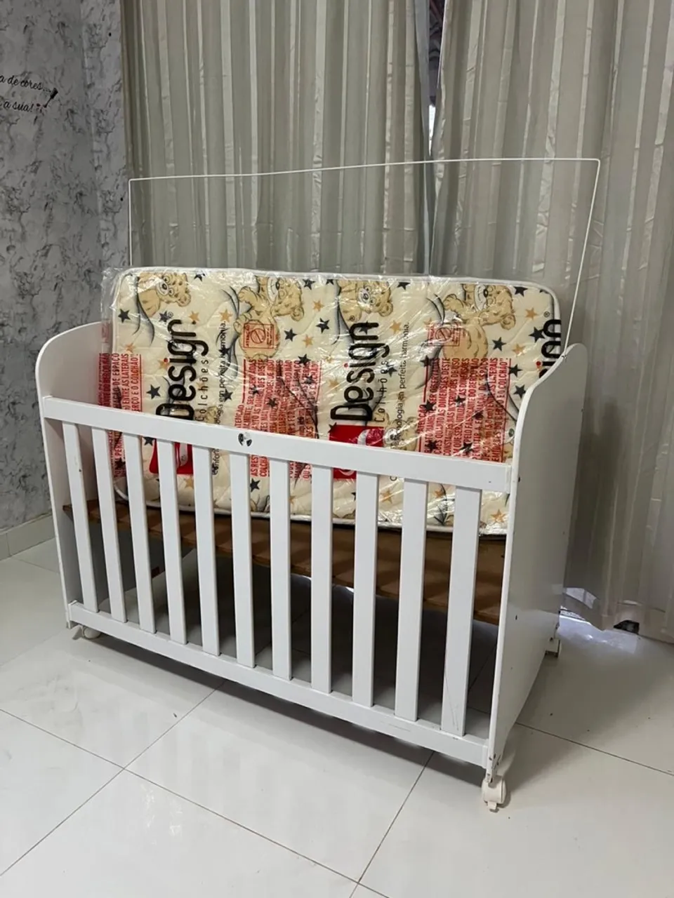 Berço com colchão Design para bebê