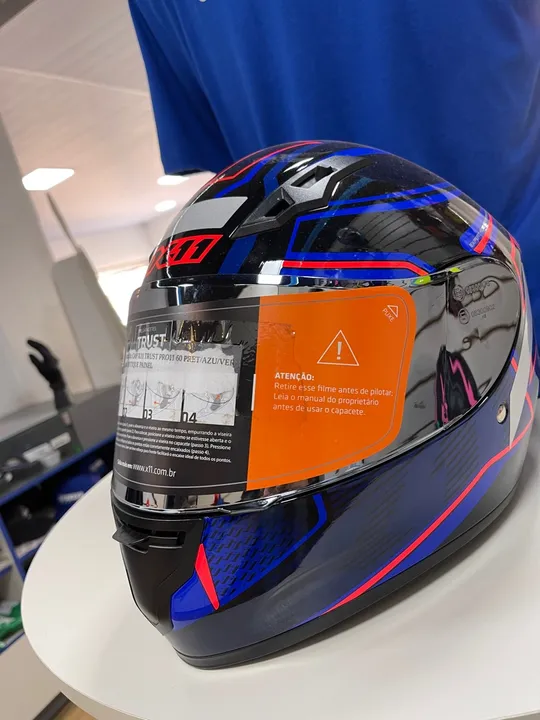 capacete x11 UND
