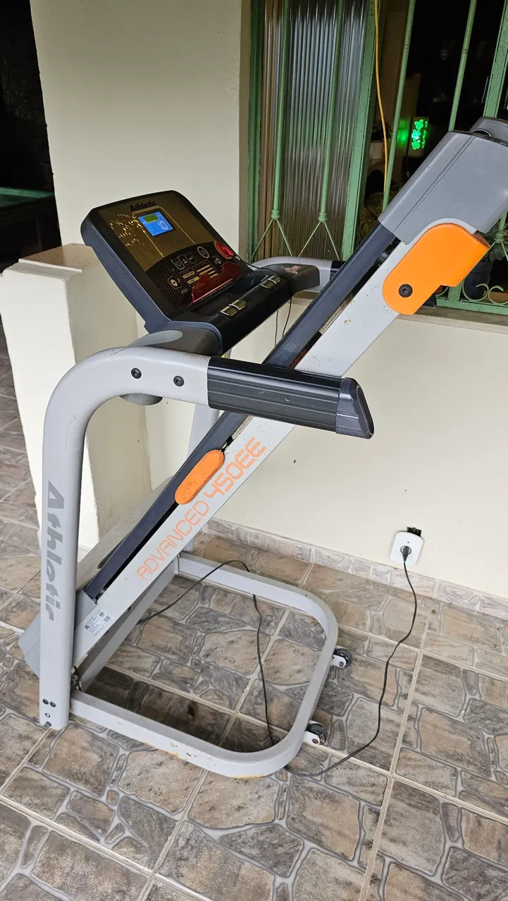 Esteira Athletic Advanced 450ee - Ótima para exercícios!