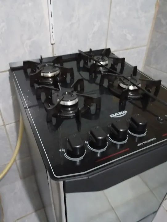 Fogão Dako espelhado tampa de vidro esse modelo e marca não explodir 