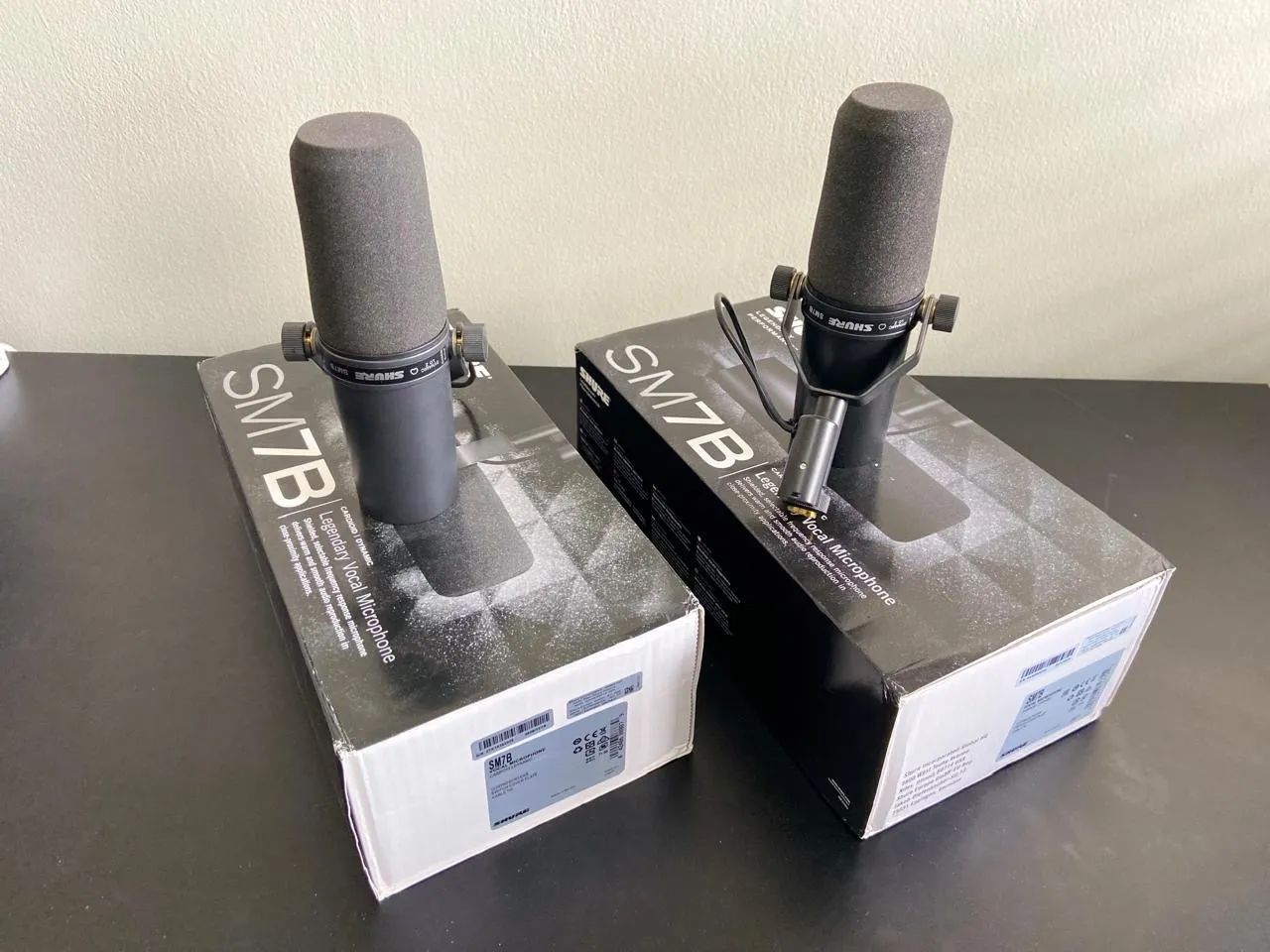 Microfone Shure Sm7b Dinâmico Vocal Para Estúdio Podcast Preto - Foto 2