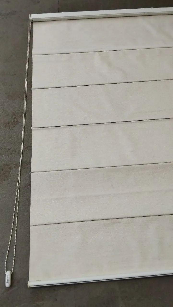 Persianas em perfeito estado de conservação 64840815628547122