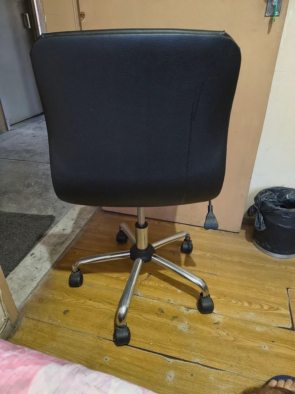 Cadeira de escritório em couro - Foto 2