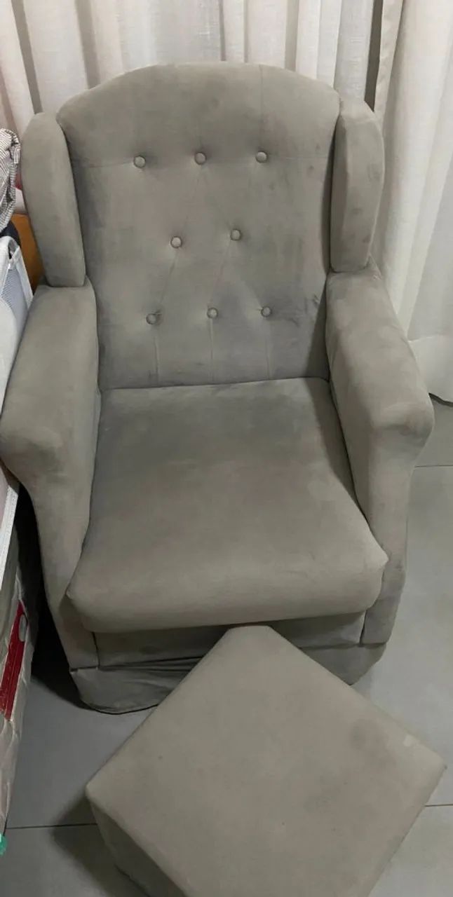 Poltrona com Puff Cinza - Foto 2