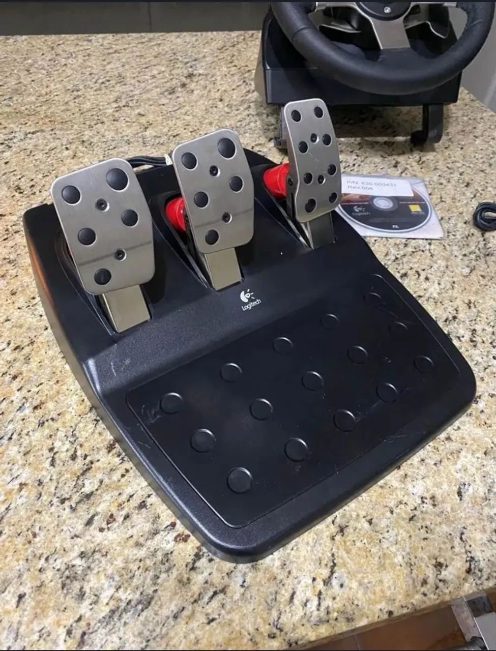 Logitech G27 Racing Wheel in Perfect Condition64717108031745124