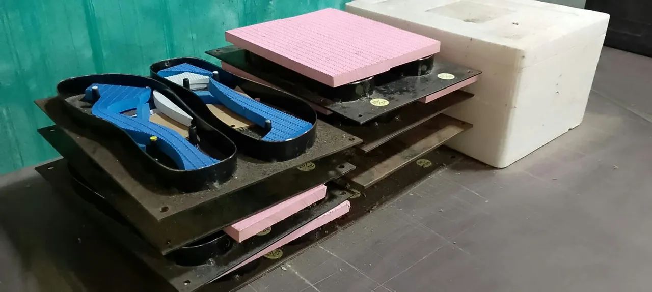 Mini Fábrica de Chinelos tipo havaianas - Foto 2