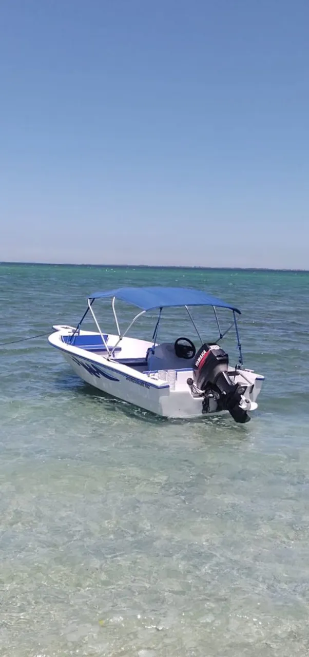 Lancha 16 pés boca aberta toda nova com motor Yamaha 40 HP com carretinha doc ok meu nome 