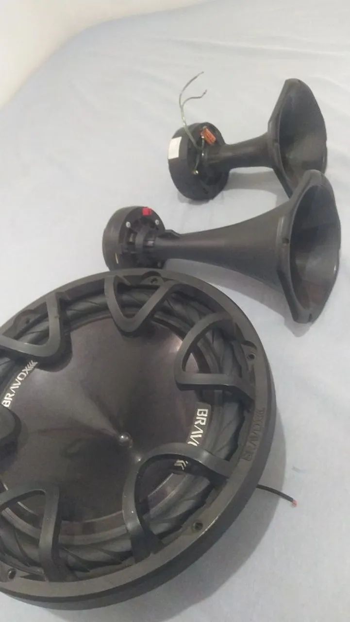 Subwoofer Bravox 12 e duas cornetas