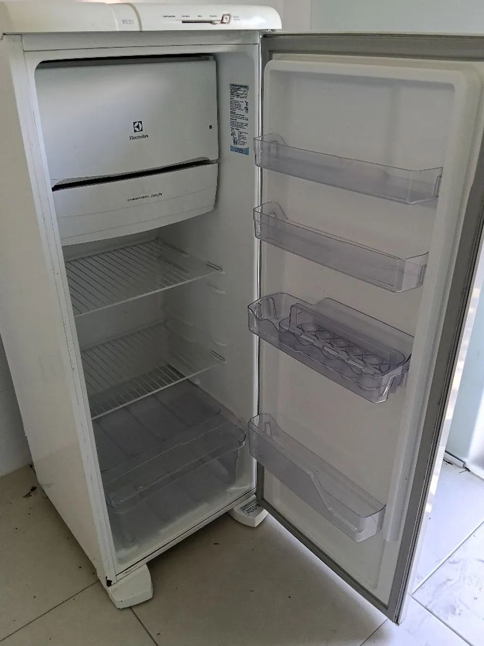Geladeira Eletrolux 240L - Foto 4