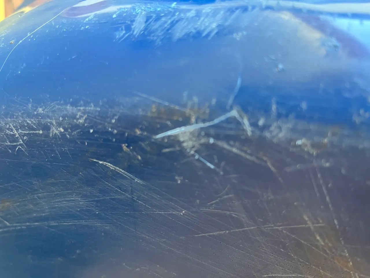 Caixa d?água 500L com pequeno furo para reparo