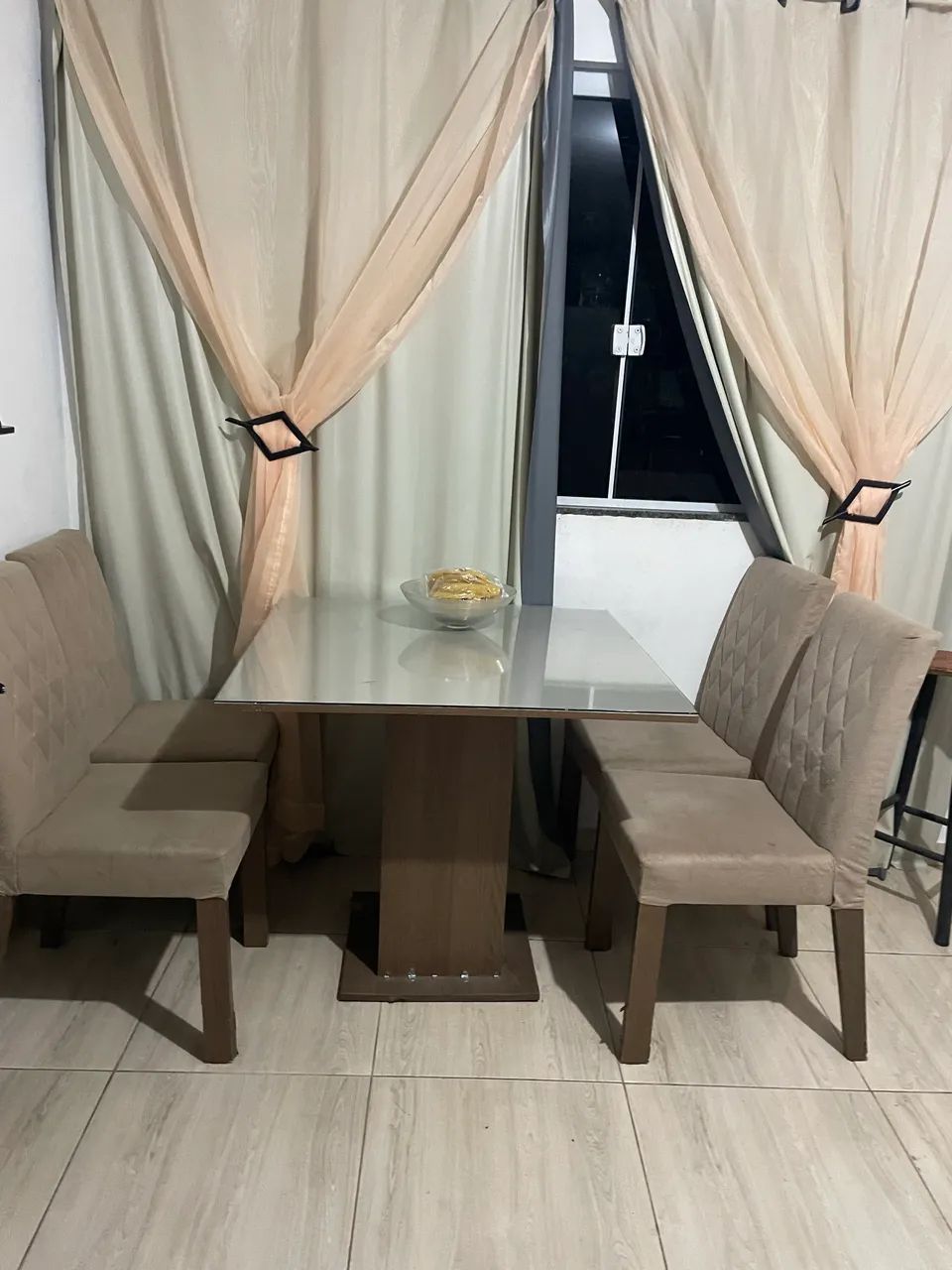 Mesa de jantar 4 cadeiras e tampo de vidro - Foto 2