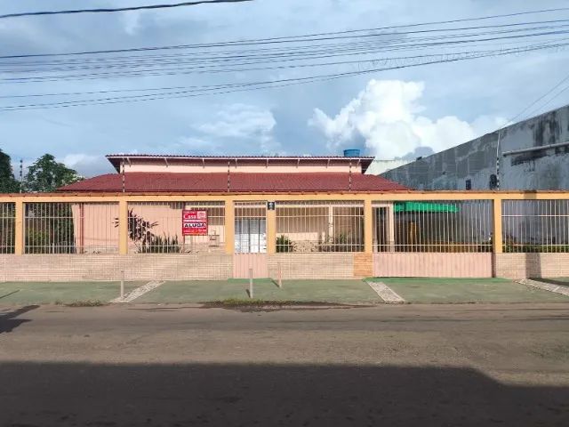 CASA NA BAIXA DA COLINA