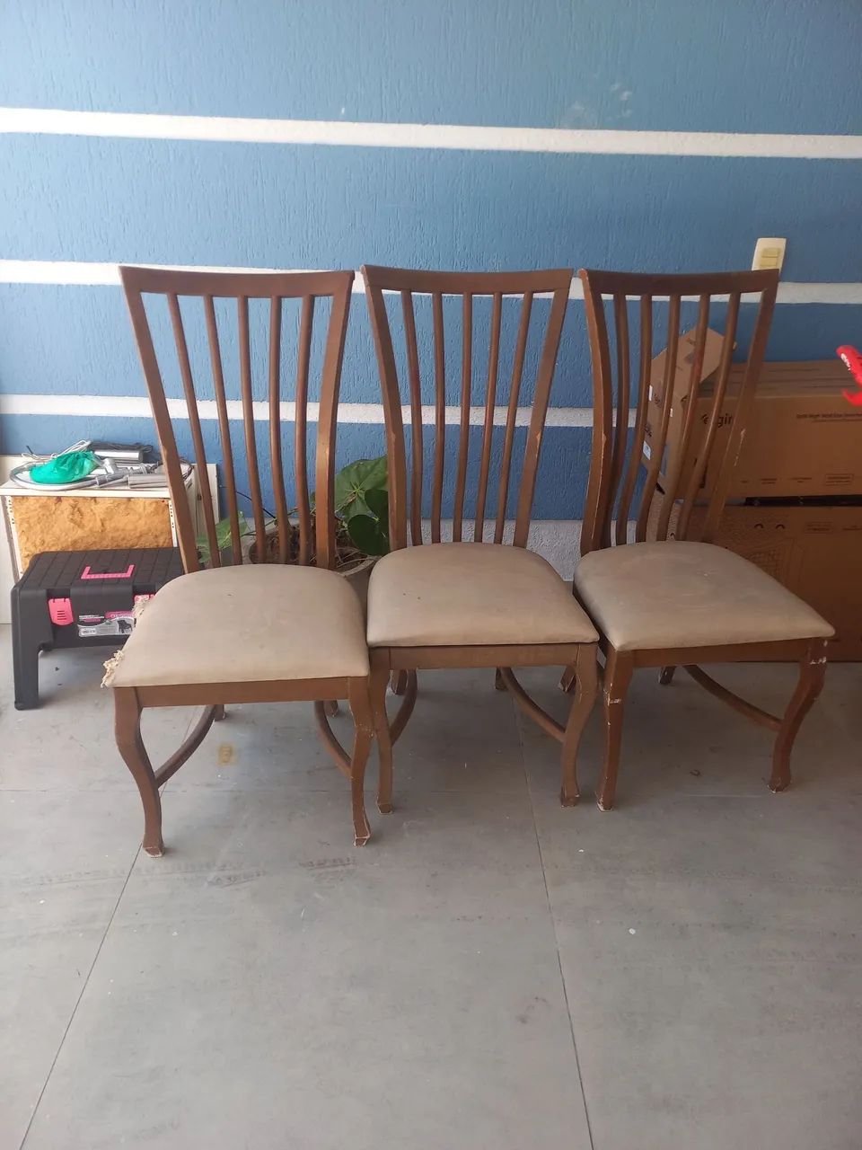 3 cadeiras madeiras 