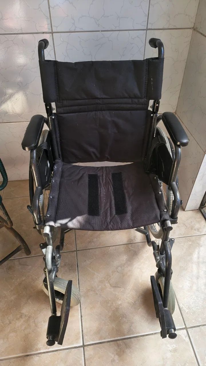 Cadeira de roda super confortável  - Foto 2