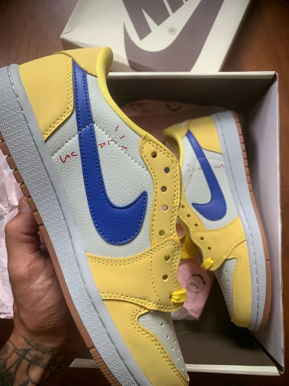 Jordan 1 Low Travis Scott Canary (39br) - Foto 3