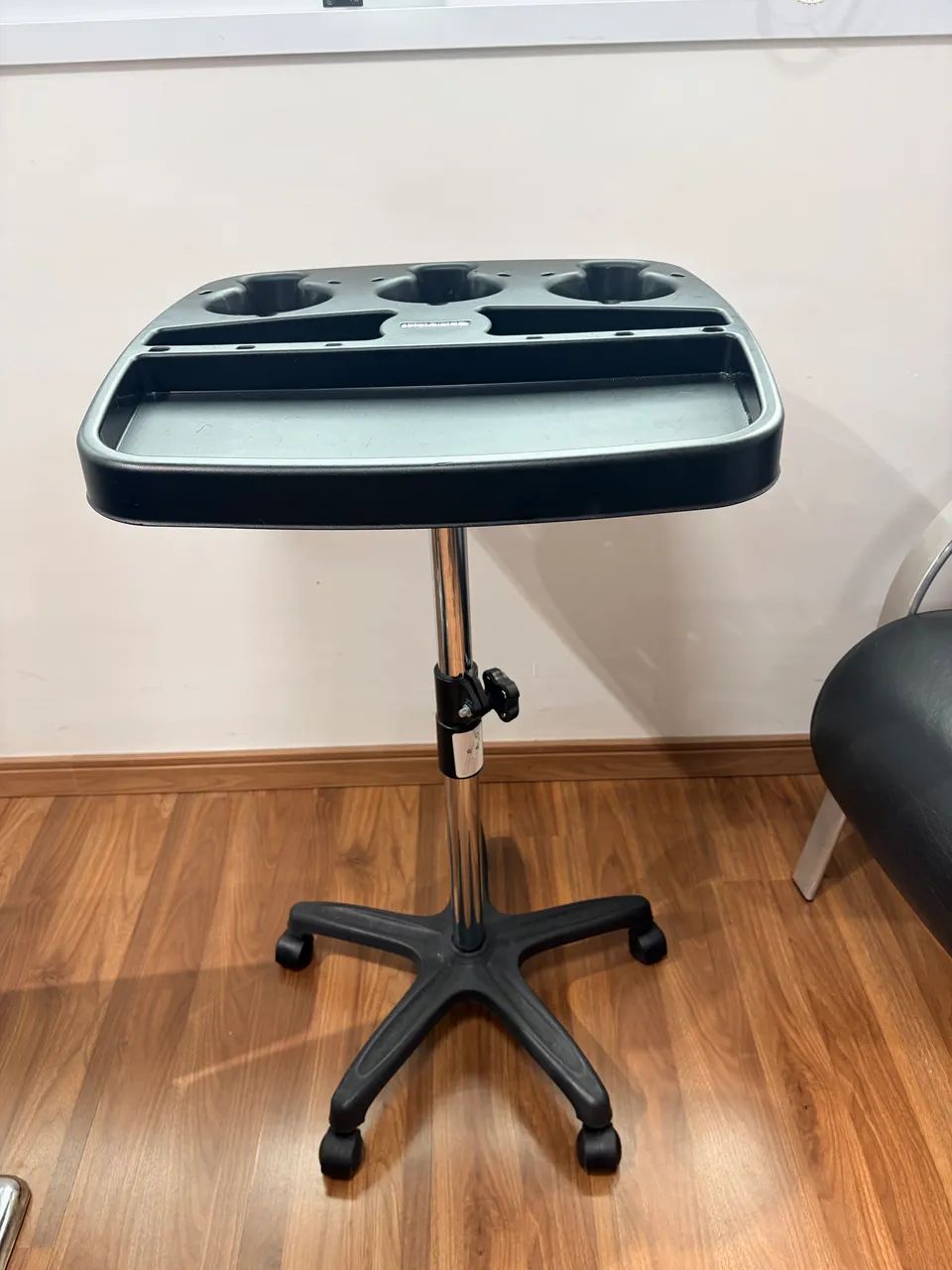 Carrinho auxiliar para cabeleireiro 